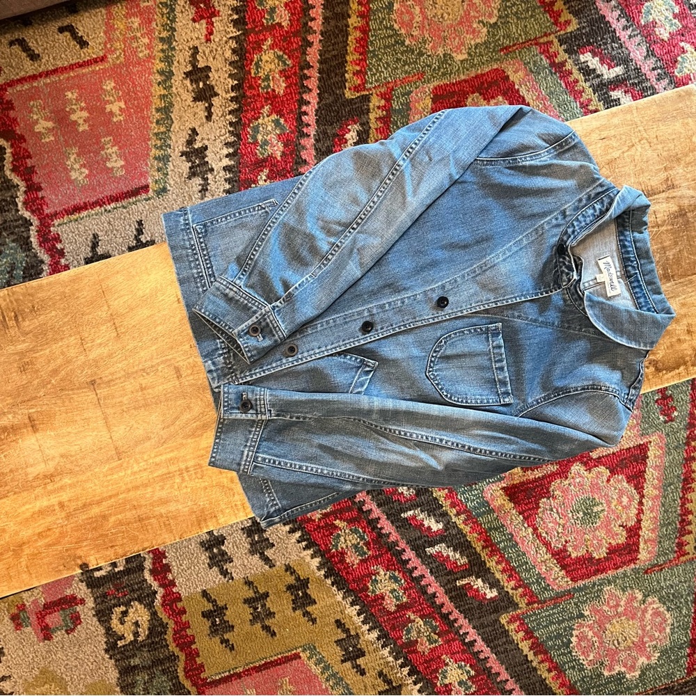 Madewell Joshua tree denim jacket woman’s size large soft denim. Worn once
